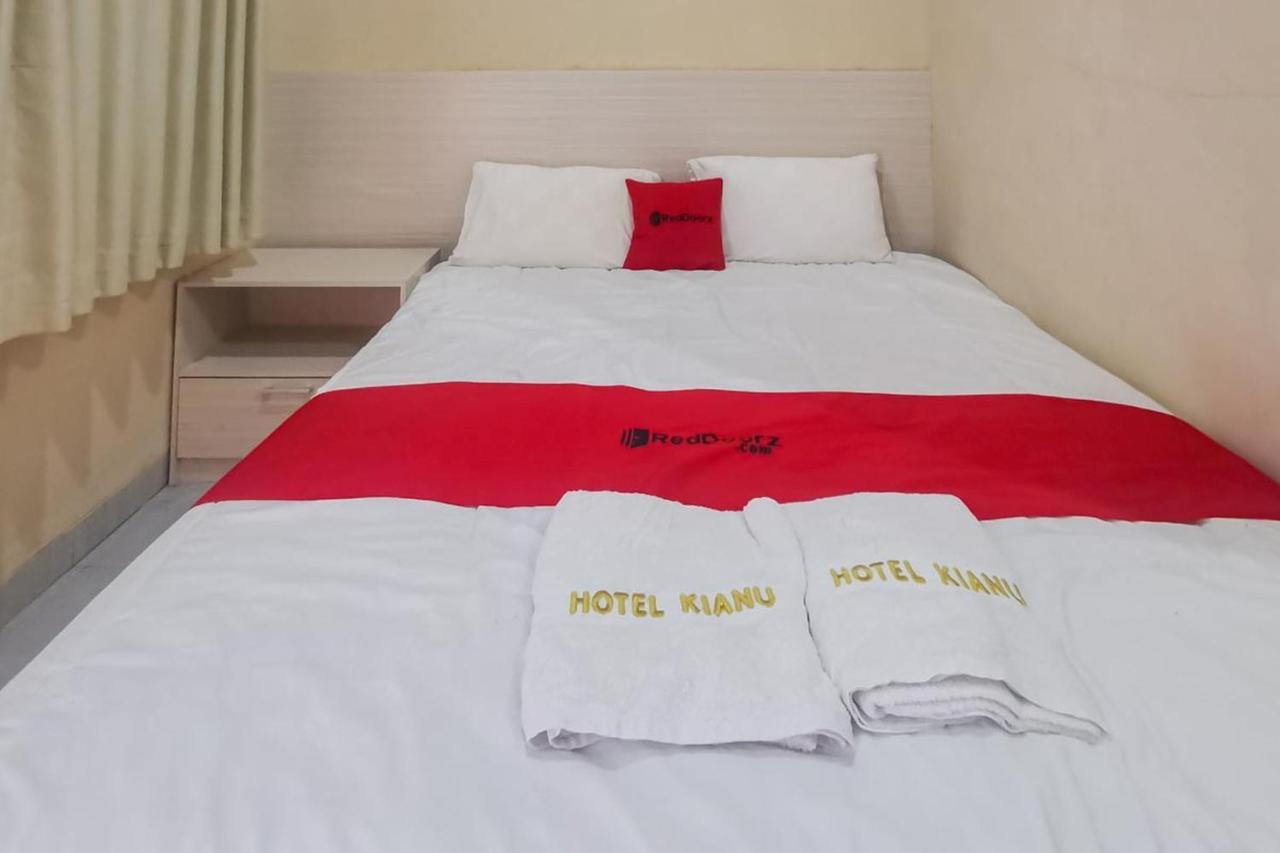 Reddoorz Near Pantai Pancer Door Pacitan Hotel Kültér fotó